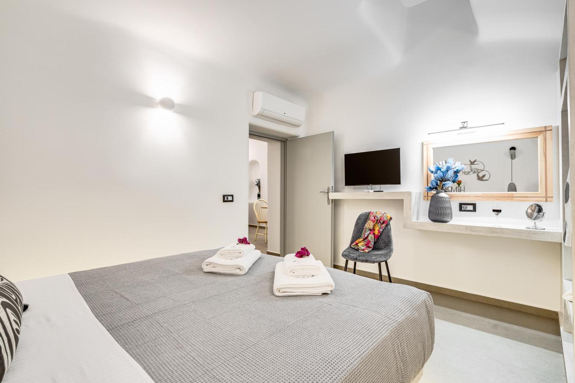 Tiara Suites Santorini Fira  Exterior photo